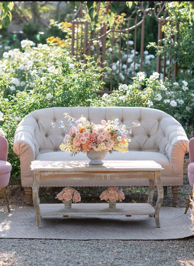 ventura-wedding-rentals-sofa-and-centerpiece-tuscan-rose-ranch