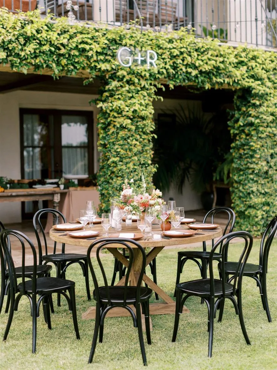 Pefectly placed table at a garden for outdoor event